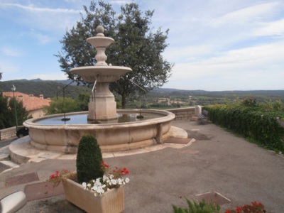 Une fontaine à Moissac-Bellevue