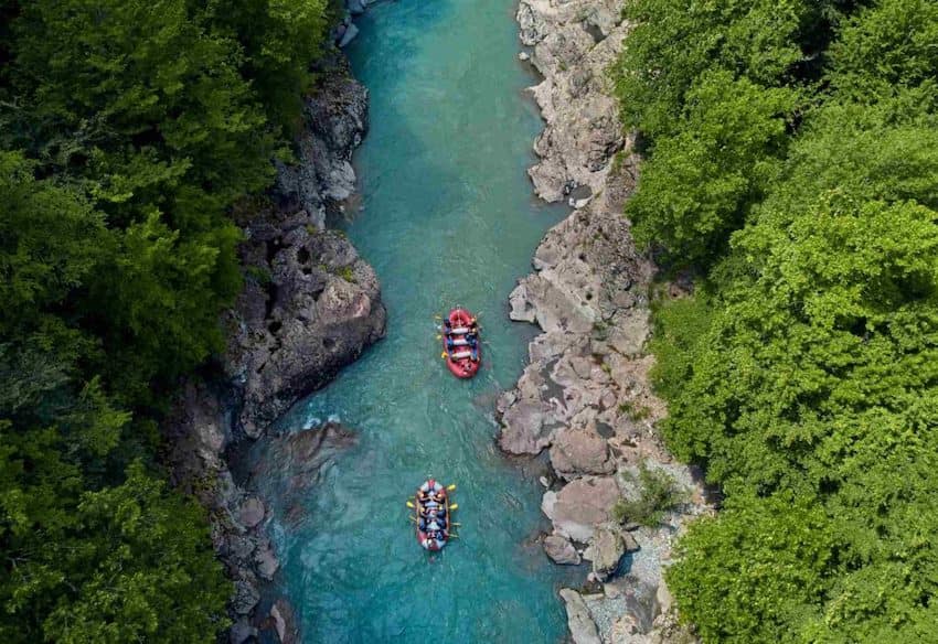 rafting-on-a-mountain-river-min