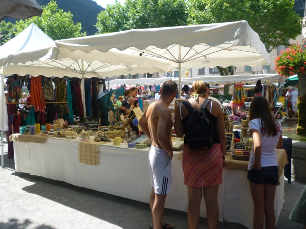 Marché provençal dans les gorges du verdon