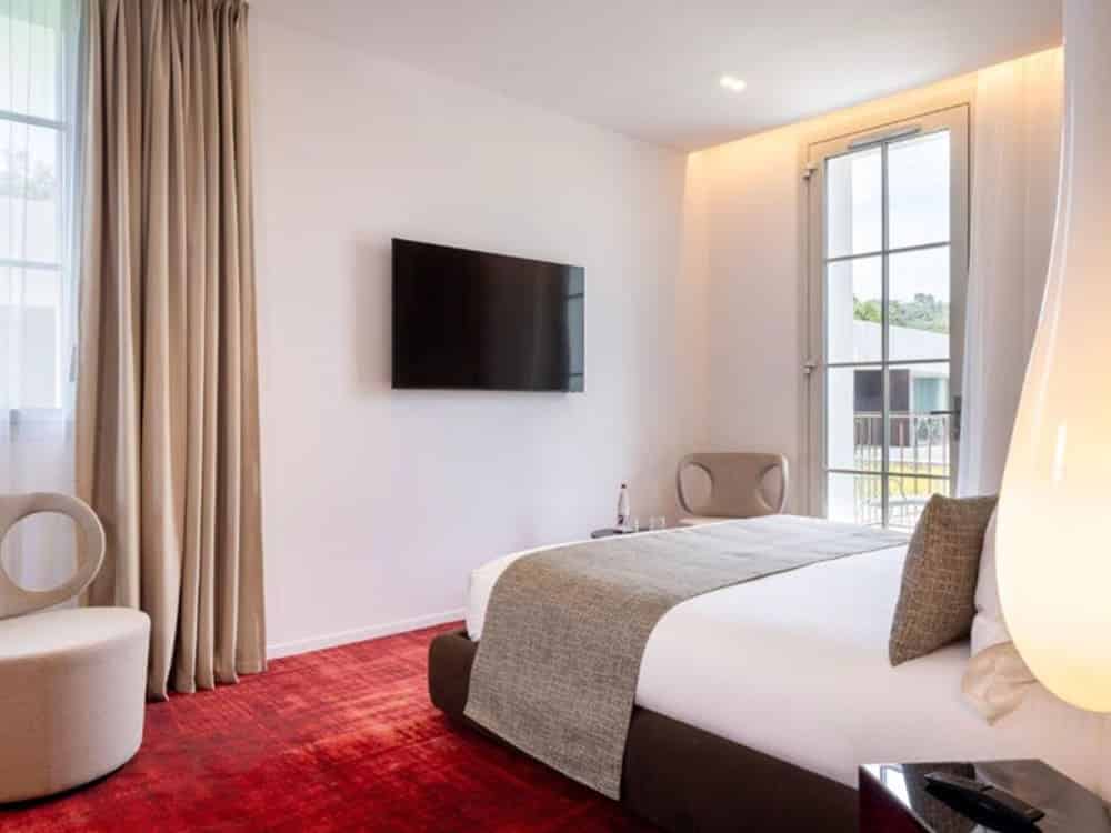 Villa Castellane, chambre suite télé